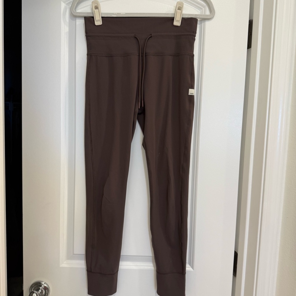 Vuori Daily Leggings in Hot Chocolate